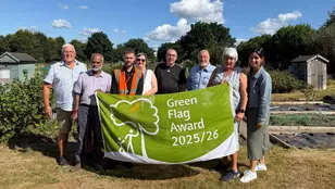 Love Solihull, Veolia rep Cllr Hawkins and Allotment volunteers with 2025/26 green flag